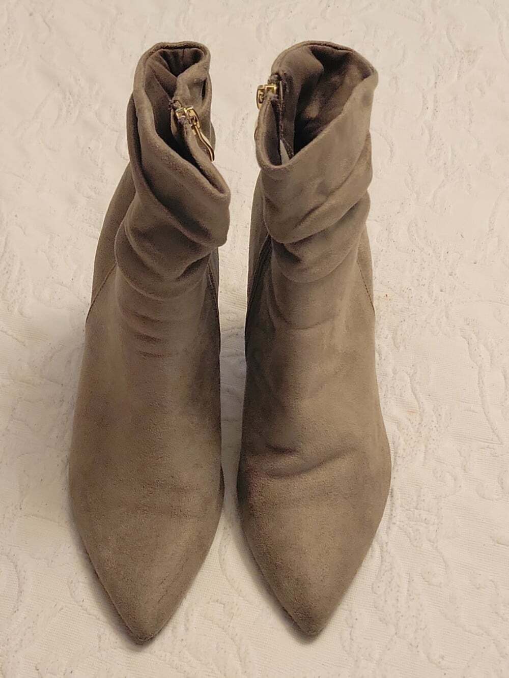 Qupid ankle BOOTS sz 8 beige Grey faux suede, side zip, pointed toe 4" - Picture 4 of 8